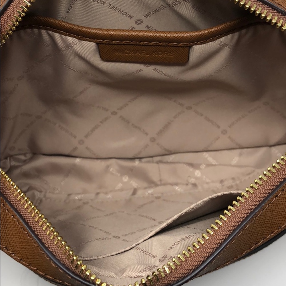 Nwt Michael Kors Jet Set item crossbody - Picture 5 of 7